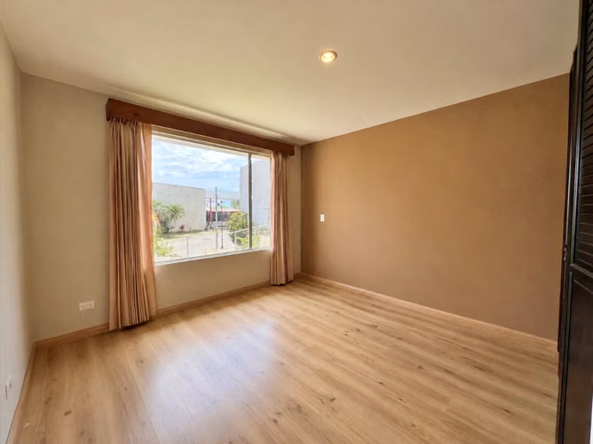 Venta casa contemporánea esquinera con jardín, Sabanilla. (MN) - Imagen 17