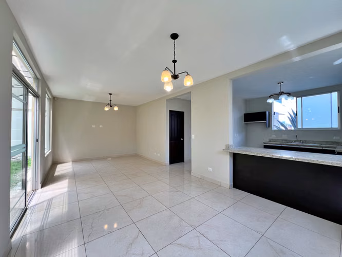 Venta casa contemporánea esquinera con jardín, Sabanilla. (MN) - Imagen 7