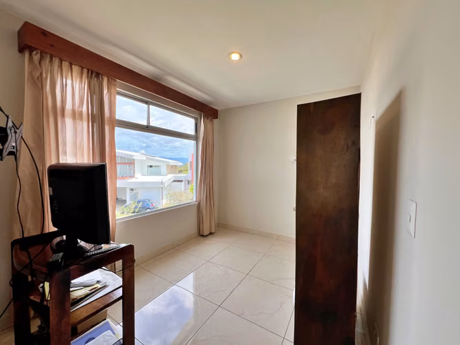 Venta casa contemporánea esquinera con jardín, Sabanilla. (MN) - Imagen 18