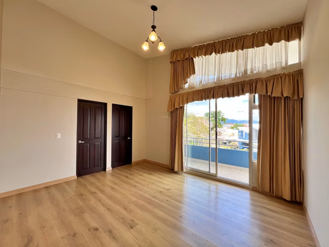 Venta casa contemporánea esquinera con jardín, Sabanilla. (MN) - Imagen 13
