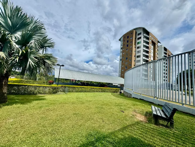 Amplio apartamento amueblado dos dormitorios en torre en Sabana