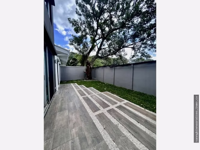 Venta de casa en Pozos, Santa Ana.