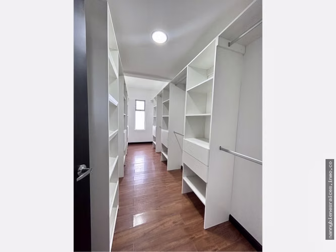 Venta de casa en Pozos, Santa Ana.