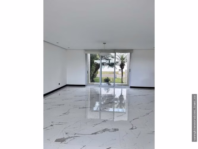Venta de casa en Pozos, Santa Ana.