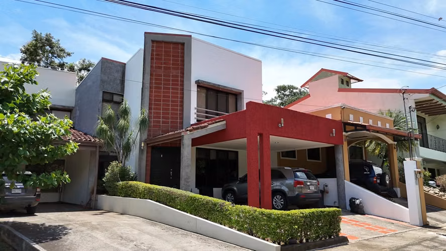Venta de casa Condominio Botánica Con Terraza Y Patio