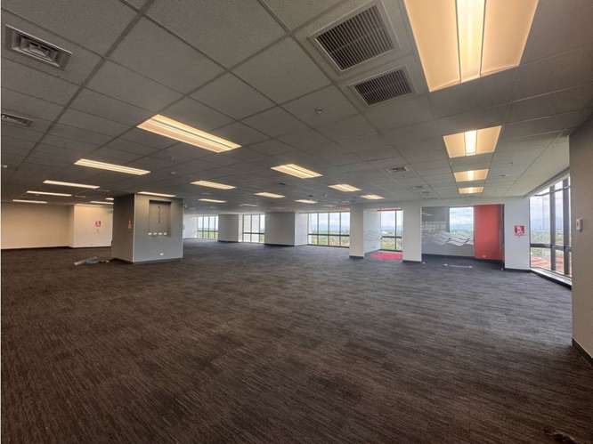 Alquiler de oficinas corporativas en Forum Santa Ana - Imagen 8