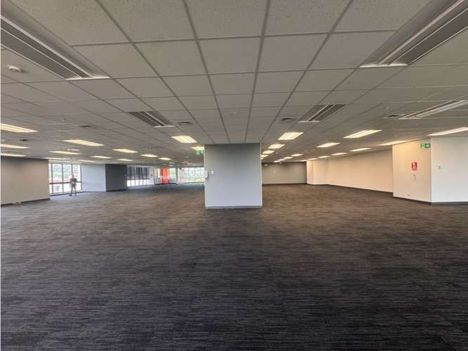 Alquiler de oficinas corporativas en Forum Santa Ana - Imagen 3
