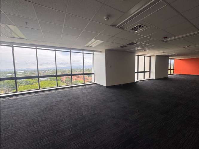 Alquiler de oficinas corporativas en Forum Santa Ana - Imagen 2