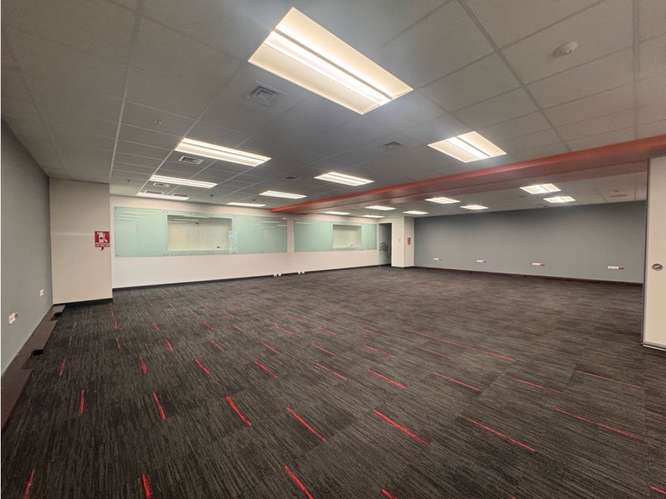 Alquiler de oficinas corporativas en Forum Santa Ana - Imagen 9
