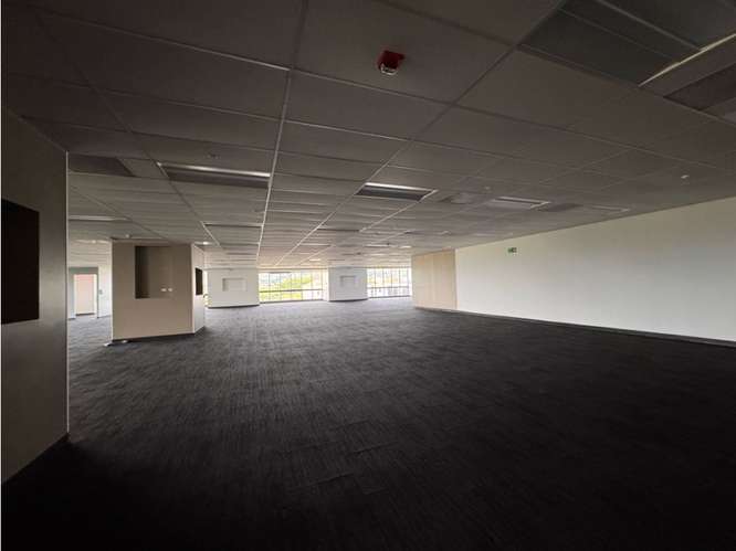 Alquiler de oficinas corporativas en Forum Santa Ana - Imagen 17