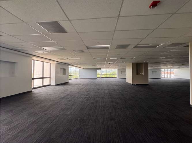 Alquiler de oficinas corporativas en Forum Santa Ana - Imagen 20