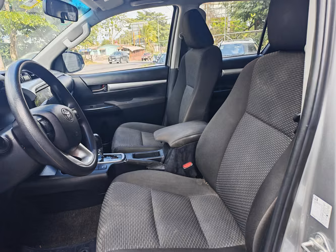 Toyota Hi Lux Mod 2024, Automatico, 4x4, Turbo Diesel, 2400cc - Imagen 8