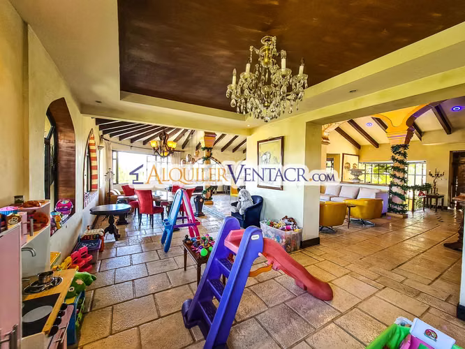 CASA DE 520 M2 CON VISTA Y 1.000 M2 LOTE X EL WORLD GYM GUACHIPELIN ESCAZU - Imagen 14
