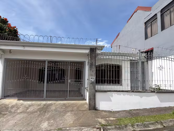 Oportunidad Casa en Venta - San Pablo de Heredia.