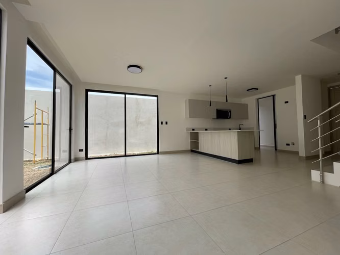 Se alquila casa para estrenar en Lindora Village. - Imagen 3
