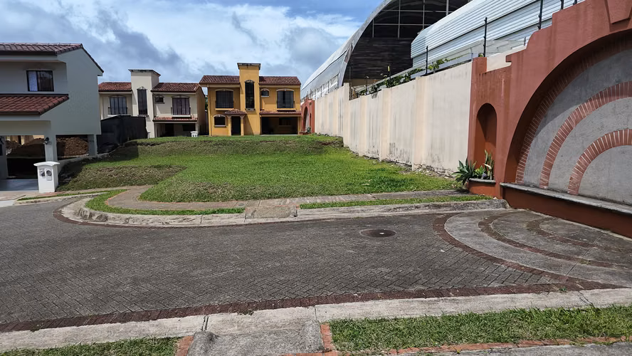 Lote plano en Villas de Santo Domingo Heredia | 178 m² | ¢38.5 millones
