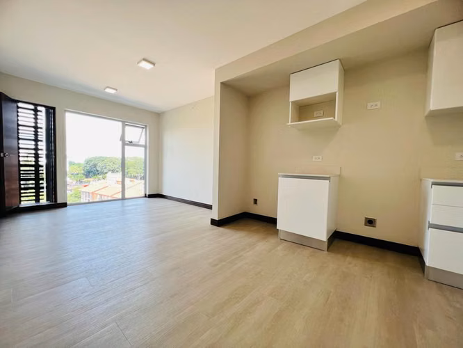 Se alquila apartamento en condominio en La Uruca con amenidades