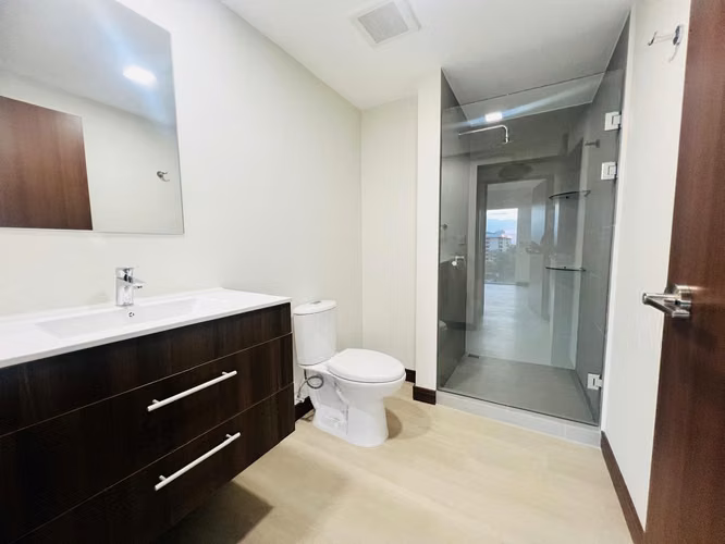 Se alquila apartamento en condominio en La Uruca con amenidades - Imagen 6