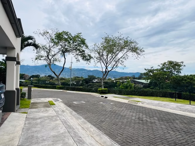 Venta de Casa moderna en Heredia, Ulloa