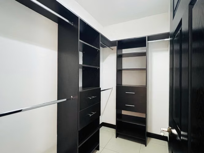 Venta de Casa moderna en Heredia, Ulloa