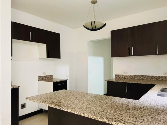 Venta de Casa moderna en Heredia, Ulloa