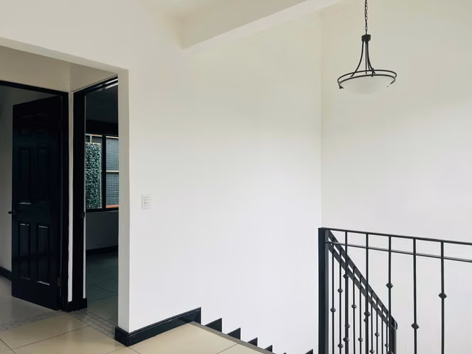 Venta de Casa moderna en Heredia, Ulloa