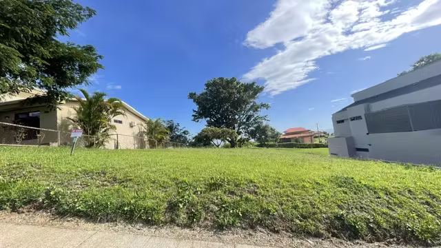 Lote Premium en Condominio Campestre en Grecia – Listo para Construir con Majestuoso Arbol