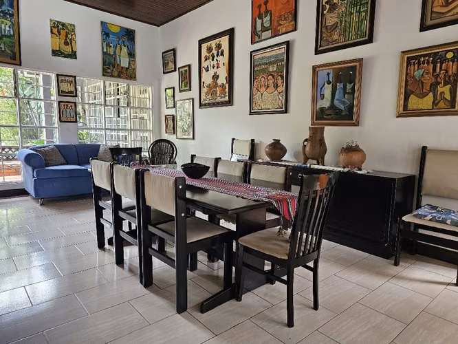 VENDO AMPLIA CASA INDEPENDIENTE EN LOS YOSES SUR