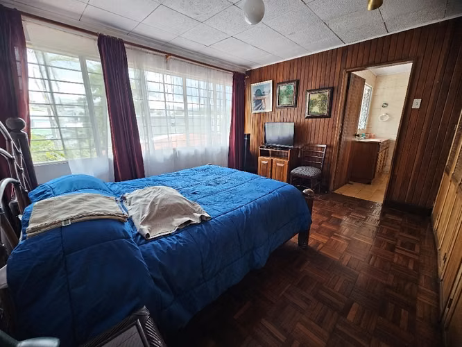 VENDO AMPLIA CASA INDEPENDIENTE EN LOS YOSES SUR