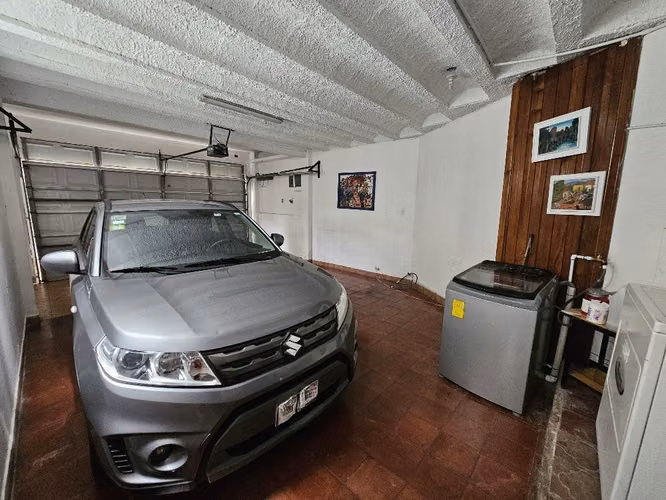 VENDO AMPLIA CASA INDEPENDIENTE EN LOS YOSES SUR