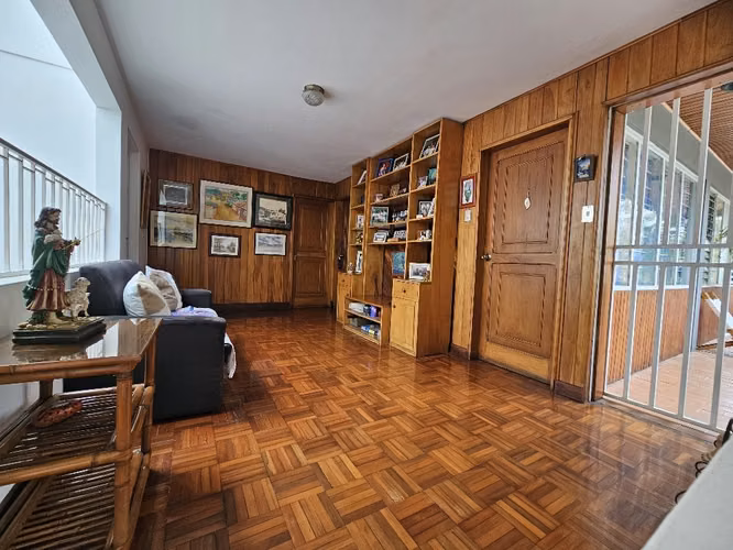 VENDO AMPLIA CASA INDEPENDIENTE EN LOS YOSES SUR
