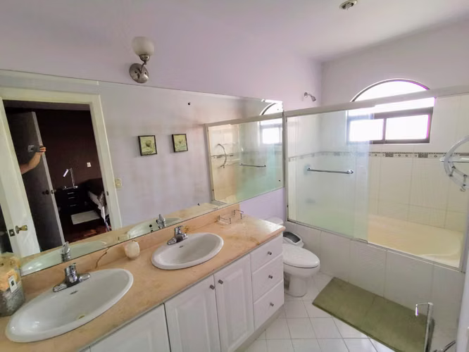 Heredia Alquiler Casa AMUEBLADA en Condominio 3 dor jardin 2 garajes - Imagen 8