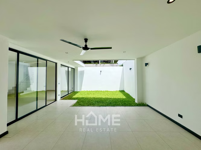 Casa en Alquiler en Lindora con gran patio moderna y NUEVA $2850 - Imagen 8