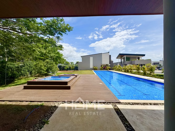Casa en Alquiler en Lindora con gran patio moderna y NUEVA $2850 - Imagen 14