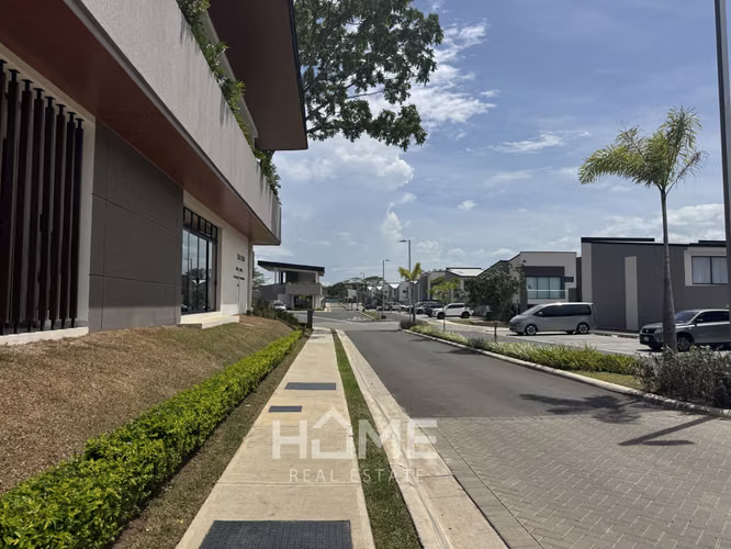 Casa en Alquiler en Lindora con gran patio moderna y NUEVA $2850 - Imagen 16