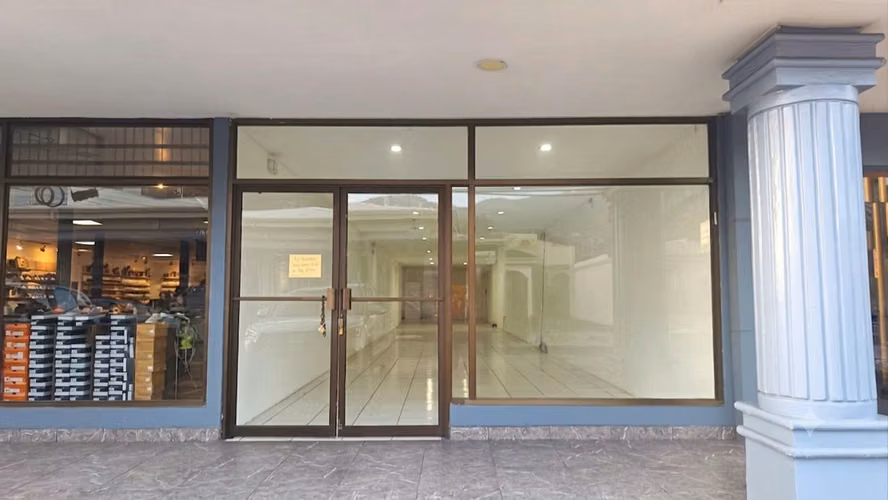 Alquiler de local comercial Escazú sobre carretera principal