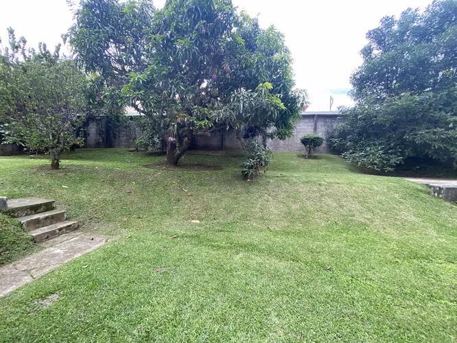 Venta de casa en Moravia con jardín amplio, terraza y excelente ubicación
