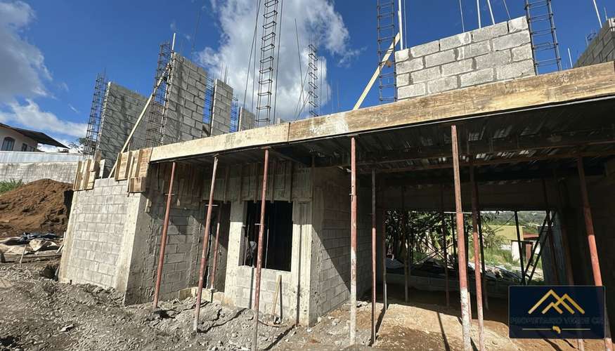 Últimas 5 casas en Tres Ríos Centro: 3 dormitorios, 2.5 baños y 2 estacionamientos. ¡Reserve la suya!