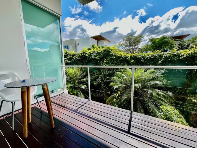 SANTA ANA! CASA AMOBLADA TIPO TOWNHOUSE DE 2 HAB/2BAÑOS/JARDIN/2PARQUEOS