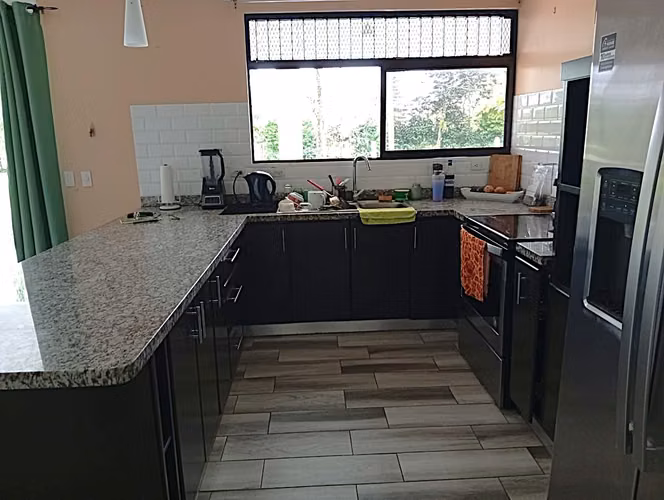 Se vende casa con amplio terreno en Florencia de San Carlos