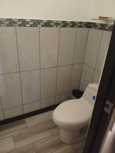 Se vende casa con amplio terreno en Florencia de San Carlos