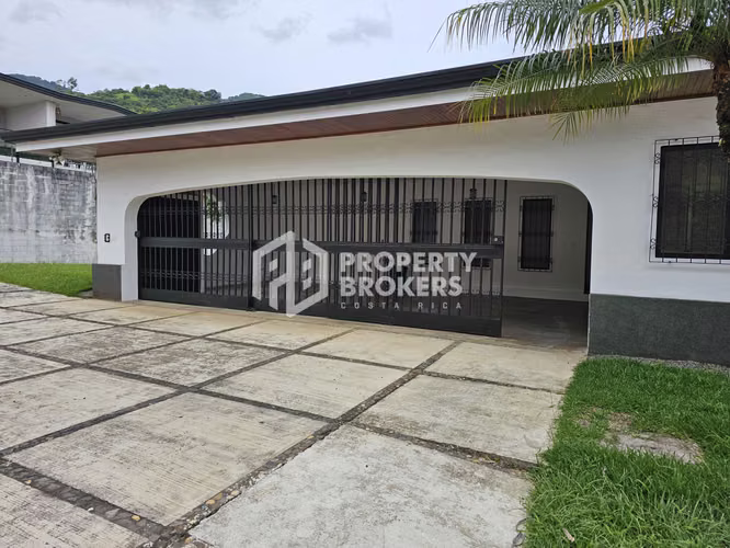 Alquiler de casa independiente | Escazú | 800m2 construcción | 3500 m2 lote | 5 habitaciones