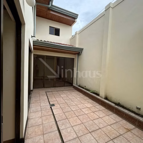 id 40002  Venta de Hermosa Casa en Condominio en Freses