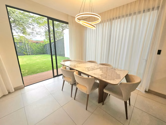 Alquiler de Hermosa Casa Nueva – Lindora Villaje. - Imagen 3