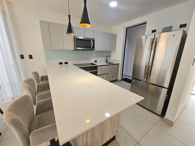 Alquiler de Hermosa Casa Nueva – Lindora Villaje.