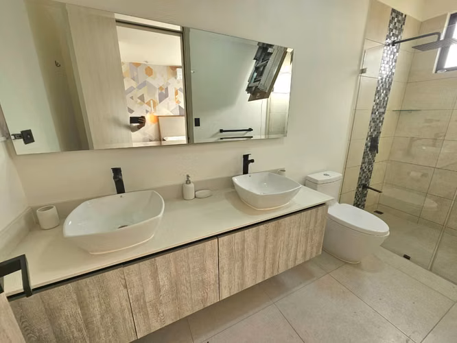Alquiler de Hermosa Casa Nueva – Lindora Villaje. - Imagen 7