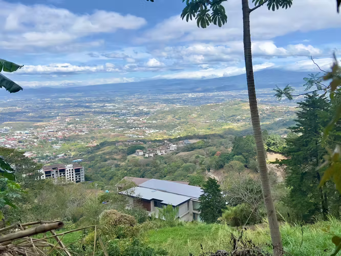 Escazú | Terreno de 4.790 m² con Vista en Condominio Monasterio