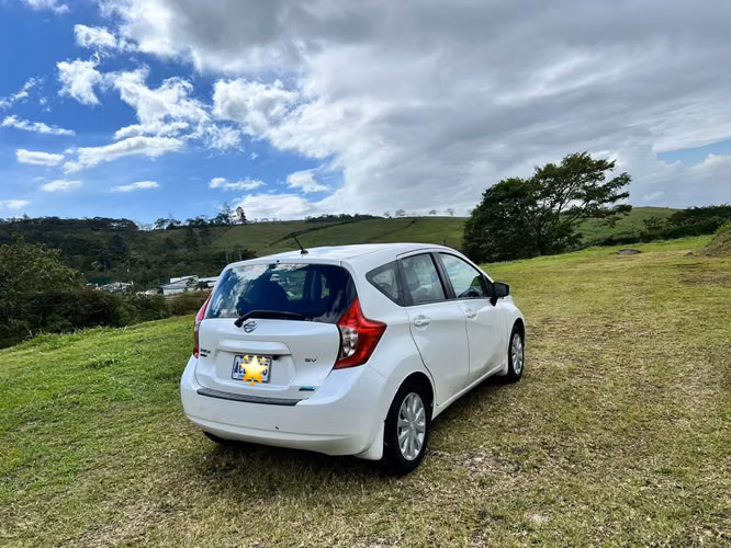 Nissan Versa Note 2015 – Económico, equipado y al día