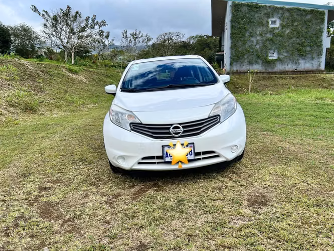 Nissan Versa Note 2015 – Económico, equipado y al día