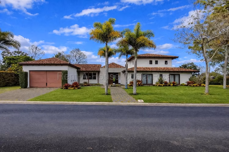 Casa en Venta en Condominio Monterán - Ultra Lujo, Exclusividad y Vista Panorámica al Campo de Golf